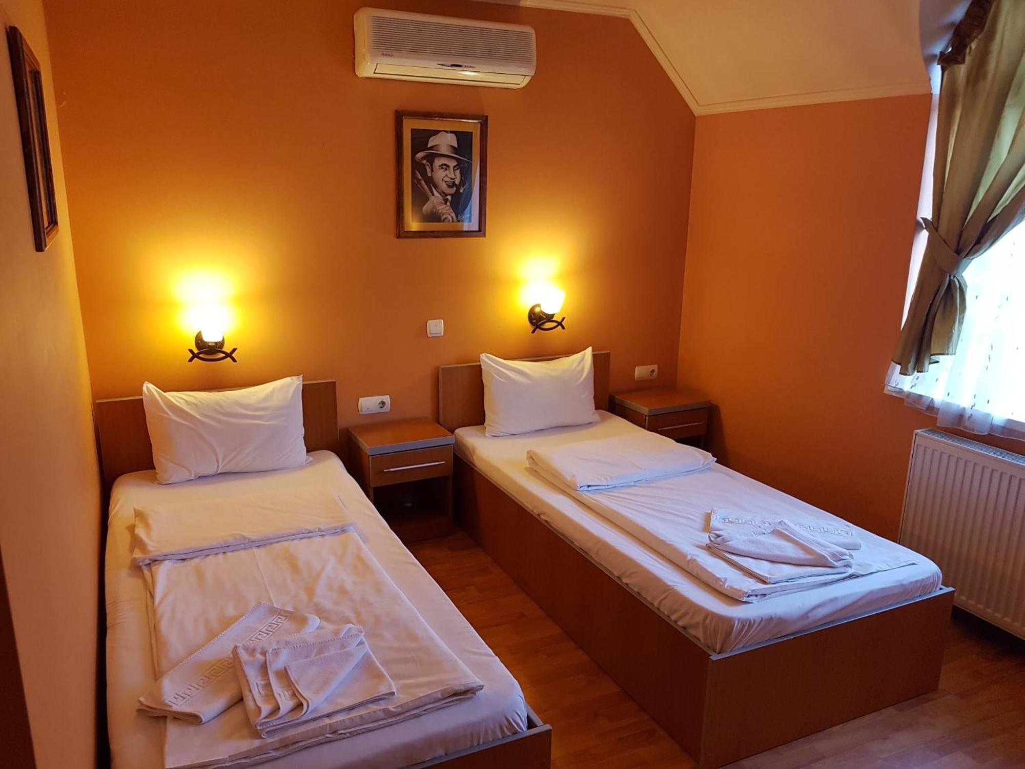 Motel Al Capone Σάτου Μάρε Εξωτερικό φωτογραφία