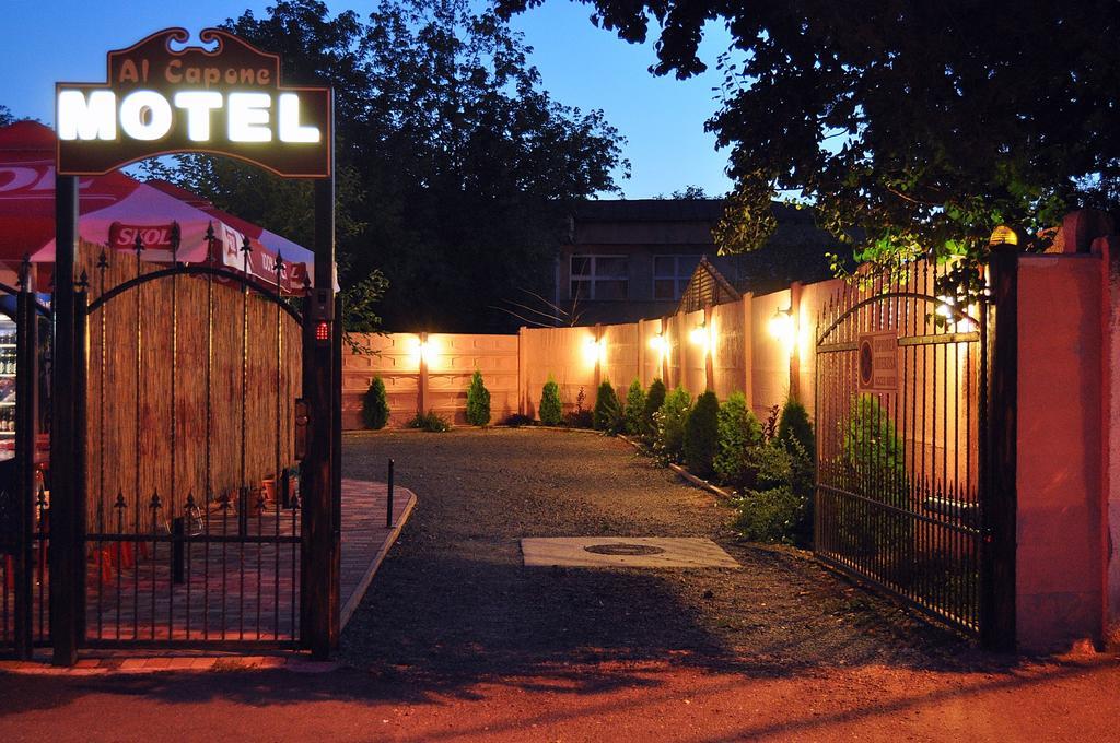 Motel Al Capone Σάτου Μάρε Εξωτερικό φωτογραφία