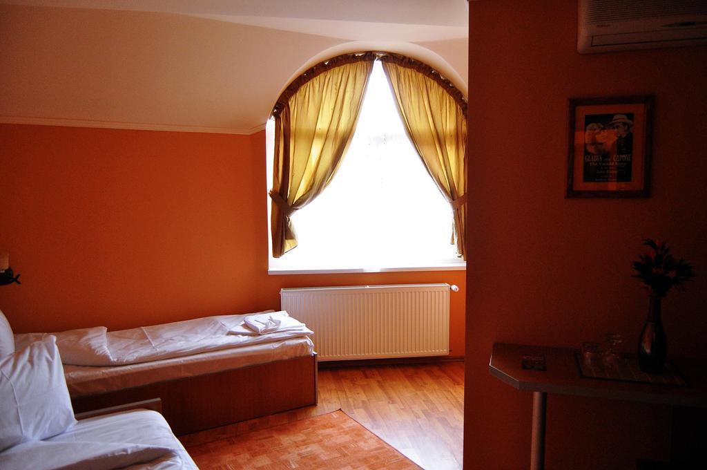 Motel Al Capone Σάτου Μάρε Δωμάτιο φωτογραφία
